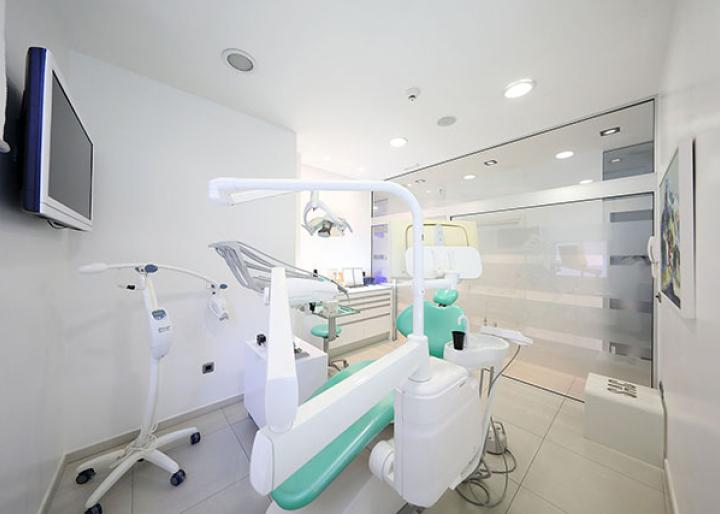 Dentalna klinika Sladović 8